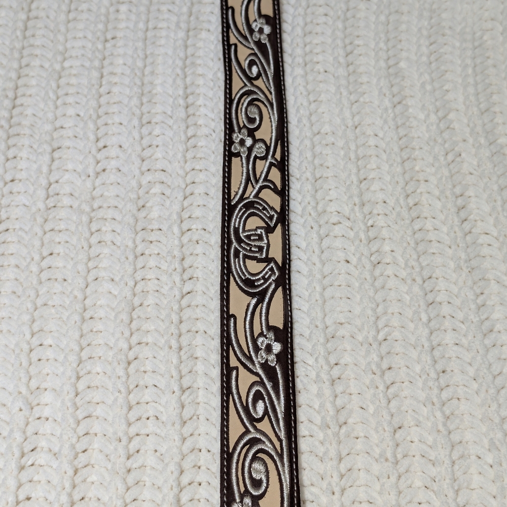 Embroidered Leather Western Horseshoe Belt - Picture 6 of 7